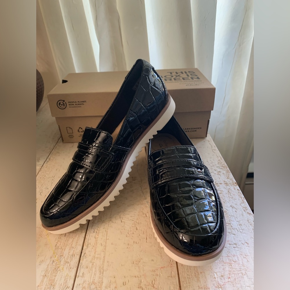 NEW, Clarks Ultimate Comfort women size 6 shoes with box